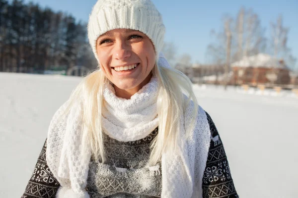 Girl in the park — Stock Photo, Image