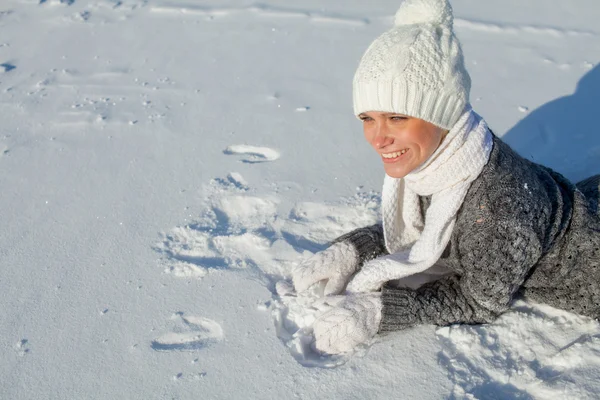 Meisje in het park — Stockfoto