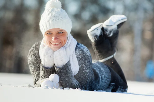 Dívka v parku — Stock fotografie