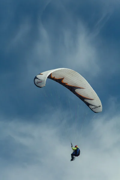 Paragliders in the sky — Stock Photo, Image