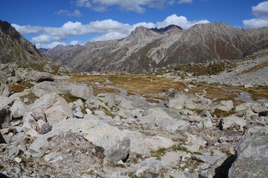 dağlar ve vadilerden Kafkasya