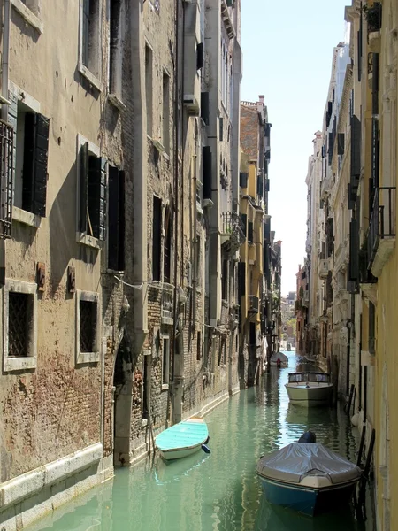 Vista del canal en Venecia, Italia — Foto de Stock