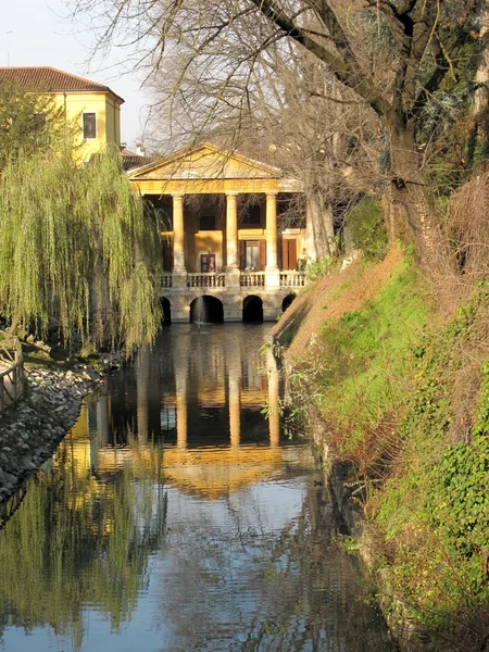 Vicenza, Italia. La Loggia Valmarana en el Jardín Salvi — Foto de Stock