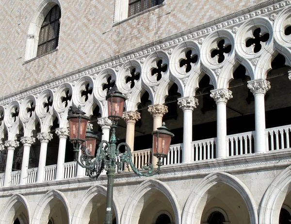 Venedik doge Sarayı'nda st mark's meydanından Venedik, İtalya — Stok fotoğraf