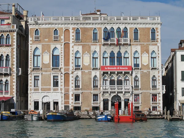 Palast am großen Kanal in Venedig, Italien — Stockfoto