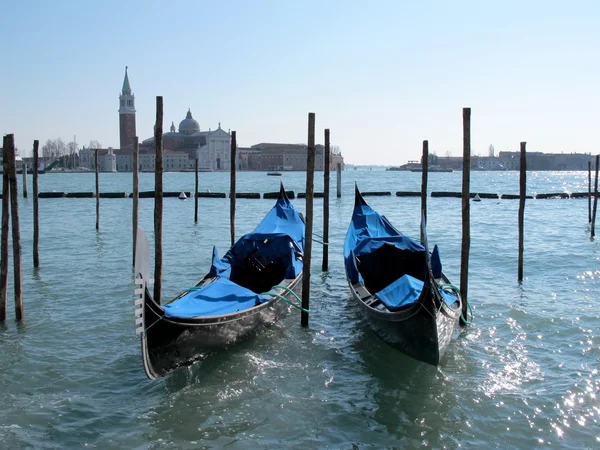 Gondole w Wenecji i wyspę san giorgio Maggiore, Włochy — Zdjęcie stockowe