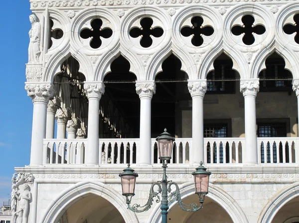 Venecia Palacio Ducal en la Plaza de San Marcos en Venecia, Italia — Foto de Stock