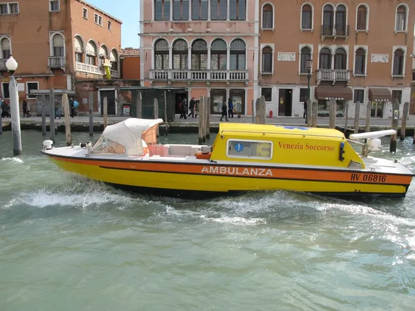 Ambulanza a Venezia, Italia Immagine Stock