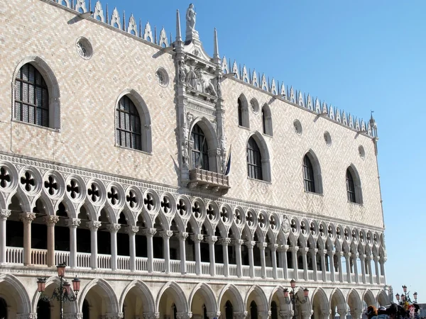 Venetië-Dogenpaleis bij San Marcoplein in Venetië, Italië — Stockfoto