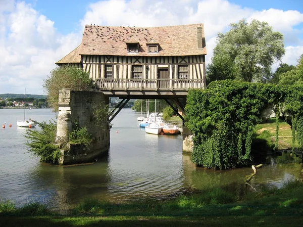 Eski değirmen köprü seine Vernon Normandiya'nın Fransa — Stok fotoğraf