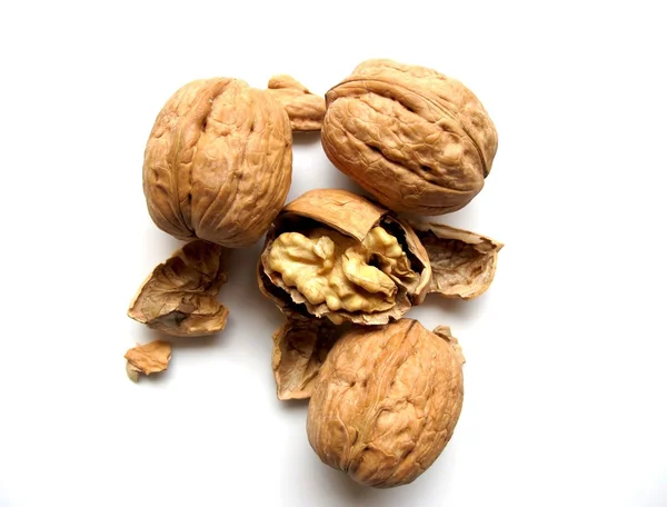 Broken walnuts — Stock Photo, Image