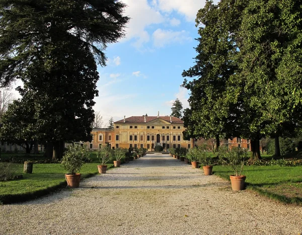 Villa Bissari Curti. Villa vénitienne dans la ville de Vicence — Photo