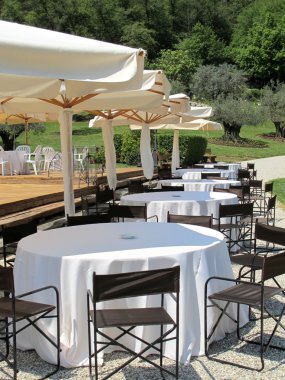 bir düğün için tablolar