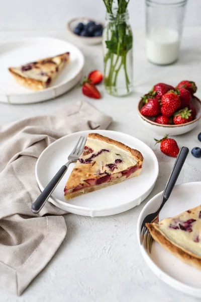Deliciosa Quiche Francesa Com Morangos Torta Francesa Tradicional Torta Bagas — Fotografia de Stock