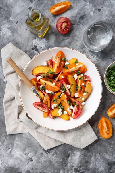 Balsamico Tomaat Perzik Salade Met Feta Snel Gemakkelijk Heerlijke Zomersalade — Stockfoto