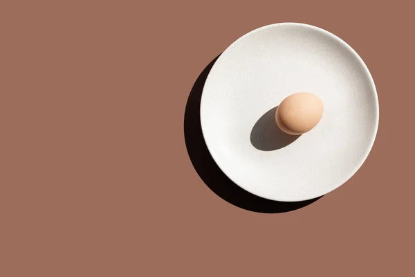 Isolated Plate Egg Brown Background Photo Natural Colors Minimal Food — ストック写真