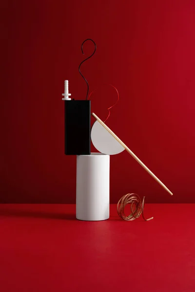 Stillleben Komposition Auf Rotem Hintergrund Kreatives Konzept Requisite Styling Und — Stockfoto