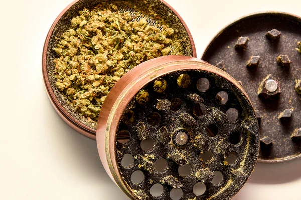 Grinder Cannabis Marijuana Buds — Fotografia de Stock