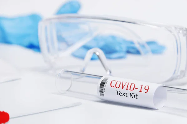 Kit Covid Coronavirus Semptomlarını Ppe Pcr Testleriyle Test Etti Beyaz — Stok fotoğraf