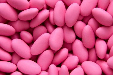 Confetto çikolatası, badem şekeri, pembe badem şekeri.
