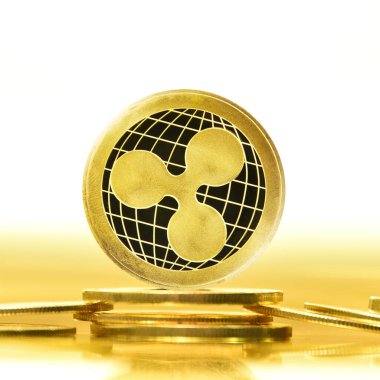 Dalgalanan altın para (XRP) kripto para birimi. Ripple, hem şifreli para birimi hem de finansal işlemler için dijital ödeme ağı görevi gören bir engelleme teknolojisidir.
