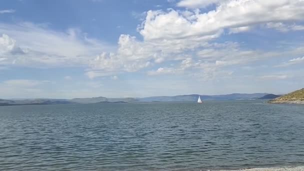 Clear Water Small Waves Mountains Distance Clouds Splash Water Lake — Stockvideo