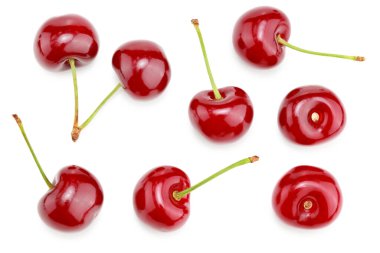 Kırmızı kiraz beyaz arka planda izole edilmiş. Üst Manzara. kırpma yolu