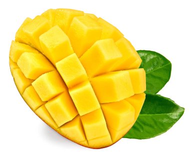 Beyaz arka planda yeşil yapraklı taze kesilmiş mango. Egzotik meyve. kırpma yolu