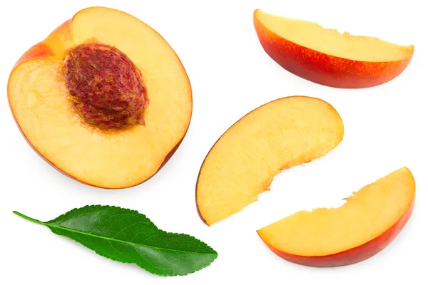 Sliced Peach Fruit Green Leaf Isolated White Background Clipping Path — 스톡 사진