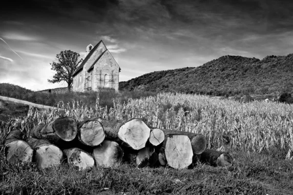 Piedra montaña iglesia blanco y negro — Foto de Stock