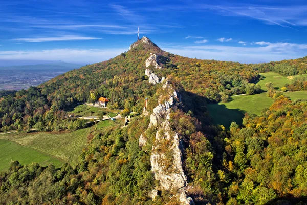 Kalnik dağ sırtı yeşil sahne — Stok fotoğraf