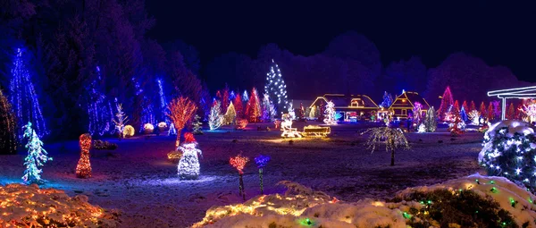 Pueblo en luces de Navidad, vista panorámica —  Fotos de Stock