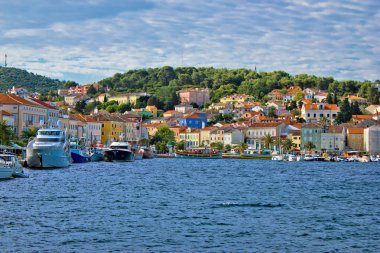 renkli şehir ve mali losinj waterfront