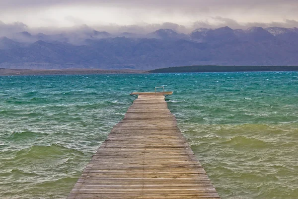 Rough sea and foggy mountain wooden boardwalk — Stock Photo, Image