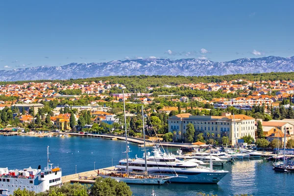 Město zadar přístav a velebit Mountain — Stock fotografie