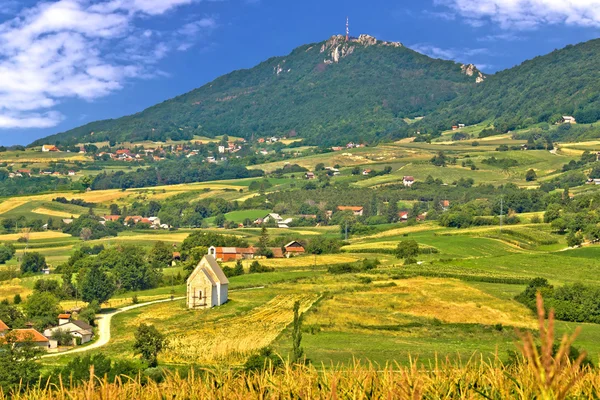 Kalnik montanha verde colinas paisagem — Fotografia de Stock