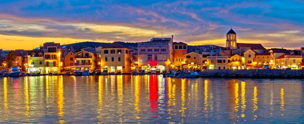 Colorida noche en la ciudad de Vodice — Foto de Stock