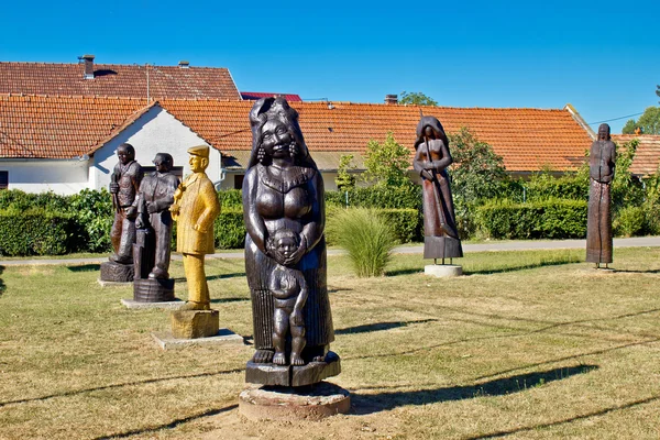 Hlebine 木製の彫像の村 — ストック写真