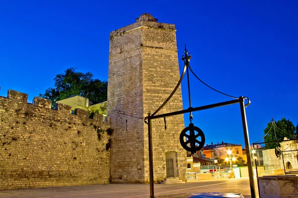 Zadar kamenná věž noční pohled — Stock fotografie