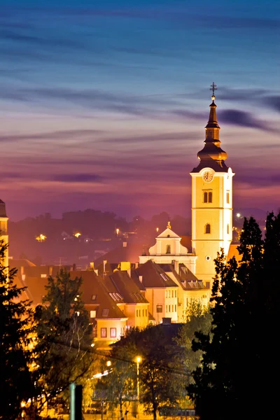 カラフルな夕暮れの教会の塔 — ストック写真