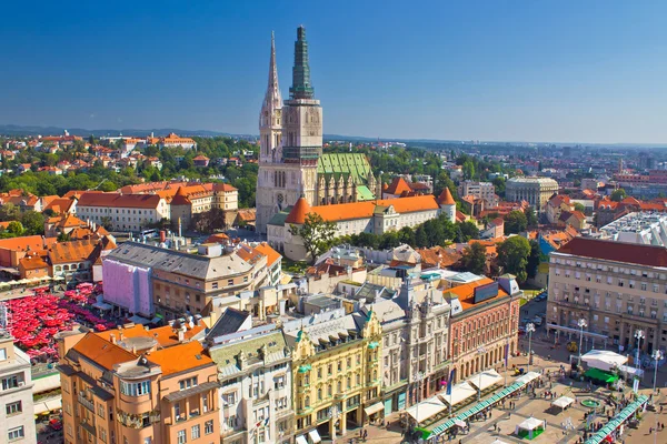 Главная площадь Загреба и вид на собор с воздуха — стоковое фото