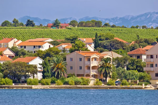 Kustplaatsje van petrcane in Kroatië — Stockfoto