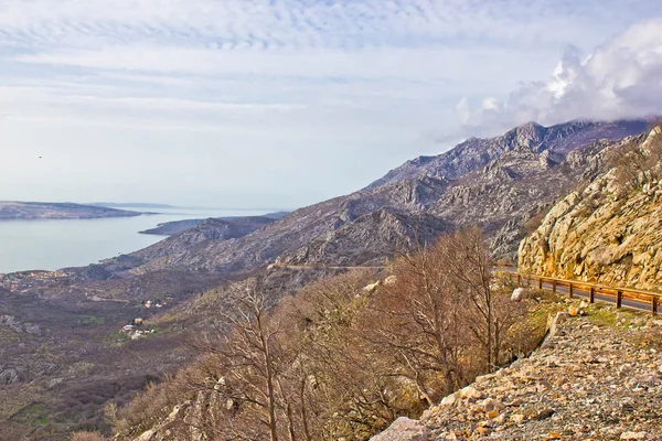 Scogliere e strade di montagna di Velebit — Foto Stock