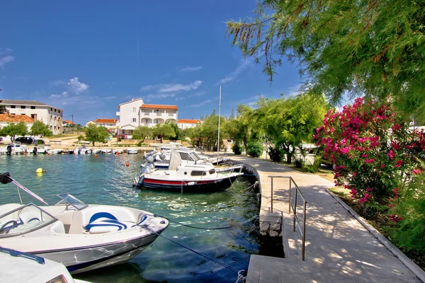 Hafen des adriatischen Dorfes Petrocane — Stockfoto