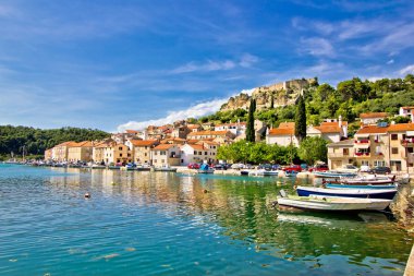 Novigrad dalmatinski su panoramik manzaralı