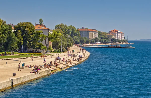 Vista del paseo marítimo de Zadar Riva en Dalmacia — Foto de Stock