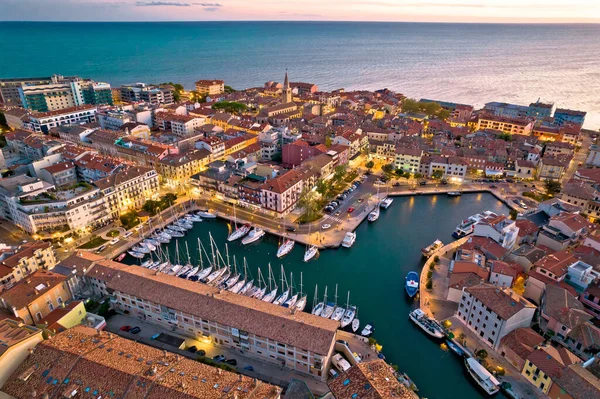Stad Grado Kleurrijke Architectuur Uitzicht Waterkant Avonds Friuli Venezia Giulia — Stockfoto