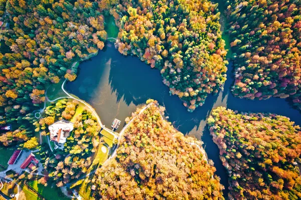 克罗地亚北部Zagorje地区Trakoscan湖和城堡的空中景观 — 图库照片