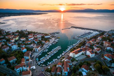 Malinska hava günbatımı manzarası, Krk Adası, Hırvatistan 'ın Kvarner adası
