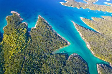 Cres adası hava manzaralı Punta Kriza kıyı şeridi, Hırvatistan Kvarner Körfezi takımadası